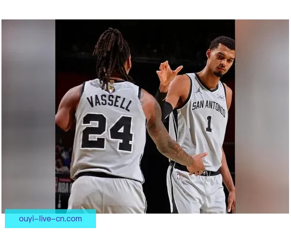 文班亚马统治攻防砍下26分14篮板马刺三人20加狂胜热火迎来六连胜